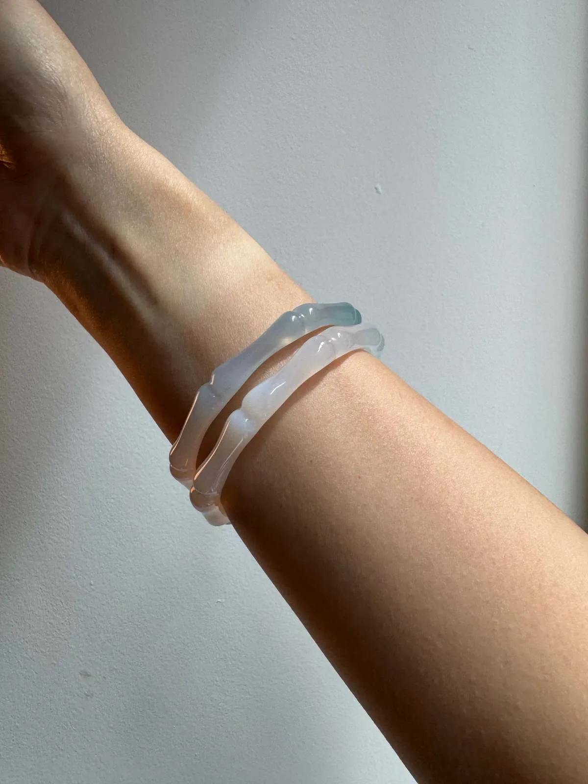 Bambam Bamboo shaped skinny jade stone bangle - Grey/White