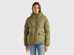 Short puffer jacket padded with recycled feathers - Military Green | Benetton