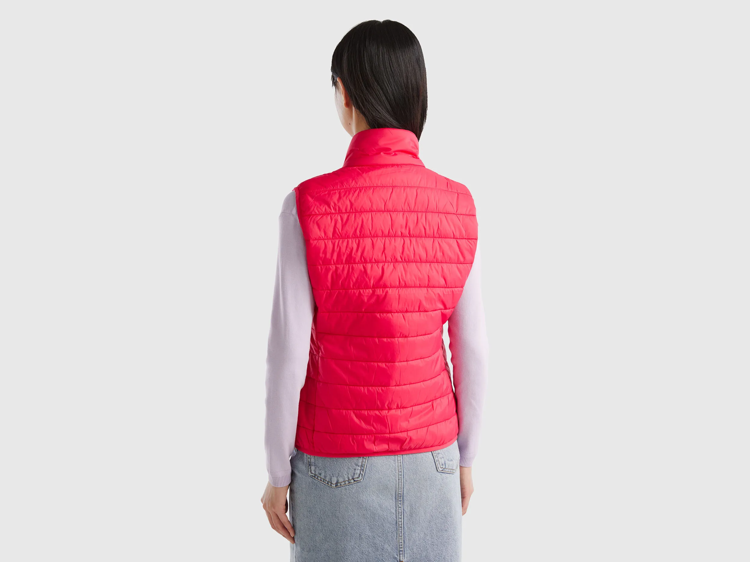 Sleeveless puffer jacket with recycled wadding - Fuchsia | Benetton